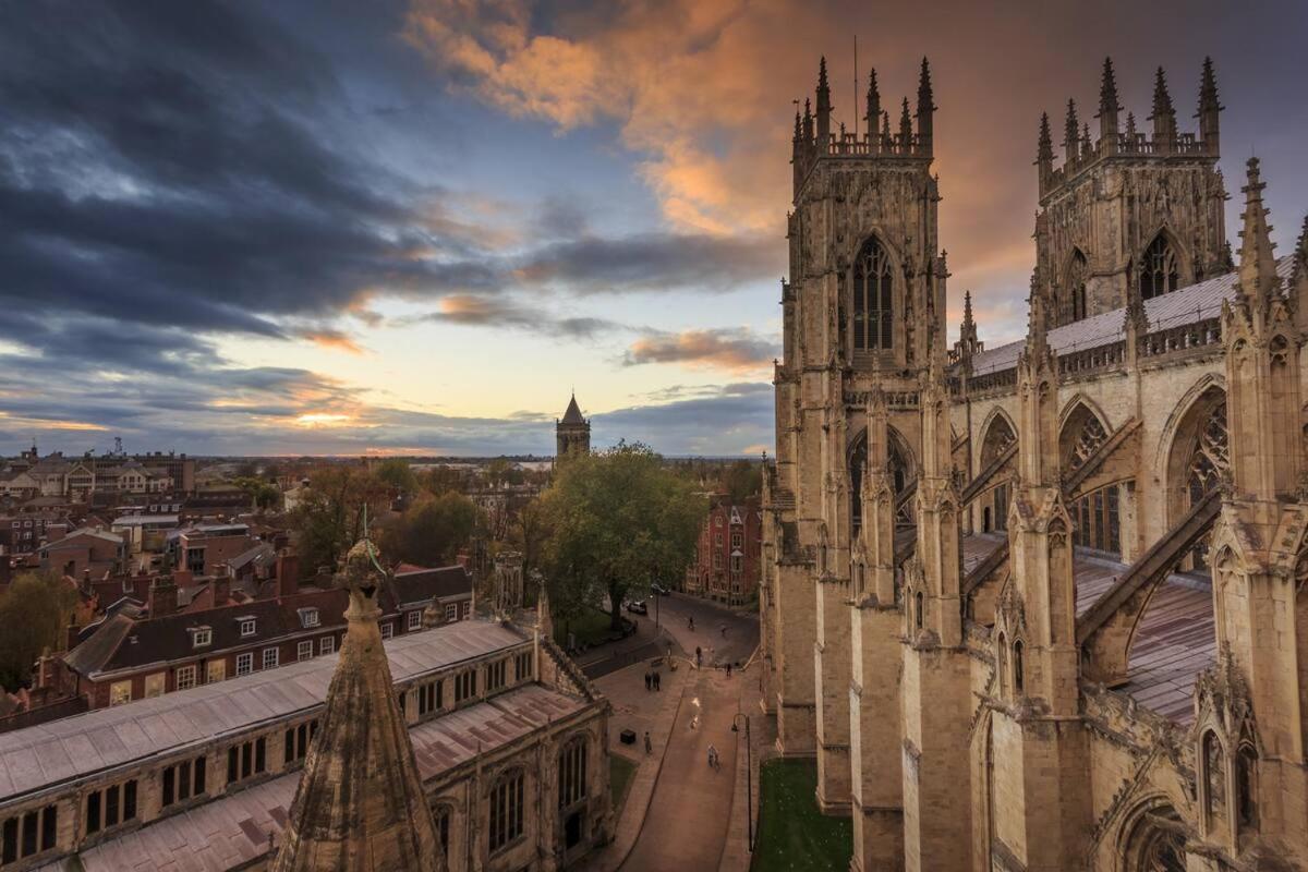 Stylish Apt With Minster Views I Pass The Keys York Exterior foto